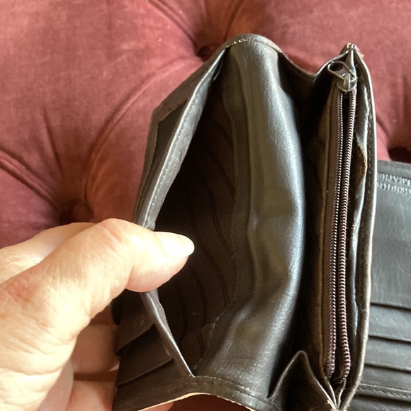 Black with Cream Trim Leather Wallet - Picture 6 of 6